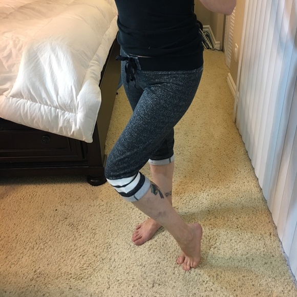 Like new Nike Dri-Fit by Hurley Capri pants - Picture 3 of 8