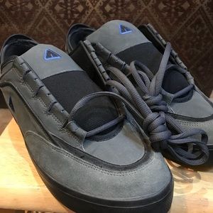 Men’s tennis shoes