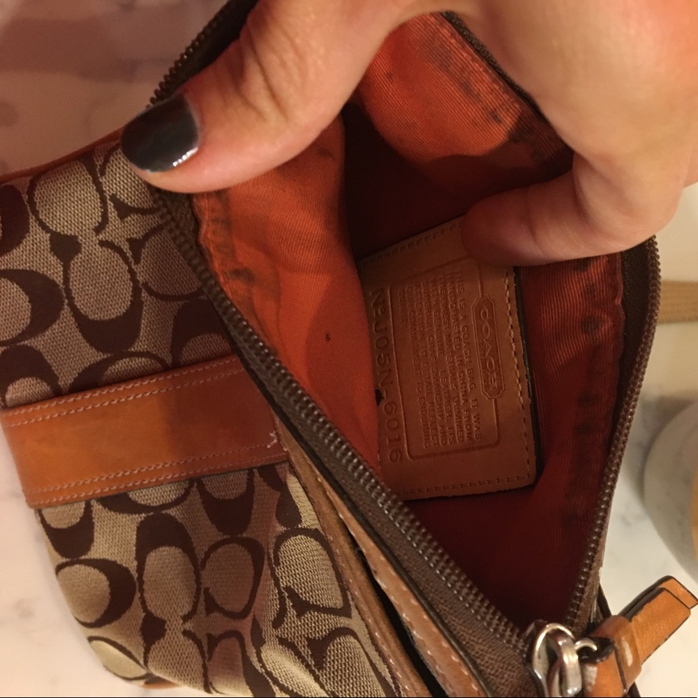 Coach signature cross body bag - Picture 3 of 4