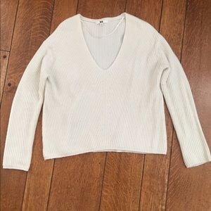 Uniqlo Wool/Cashmere Blend V-Neck Sweater