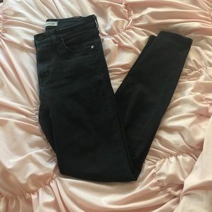 Damaged Madewell 9-inch high rise skinny jean