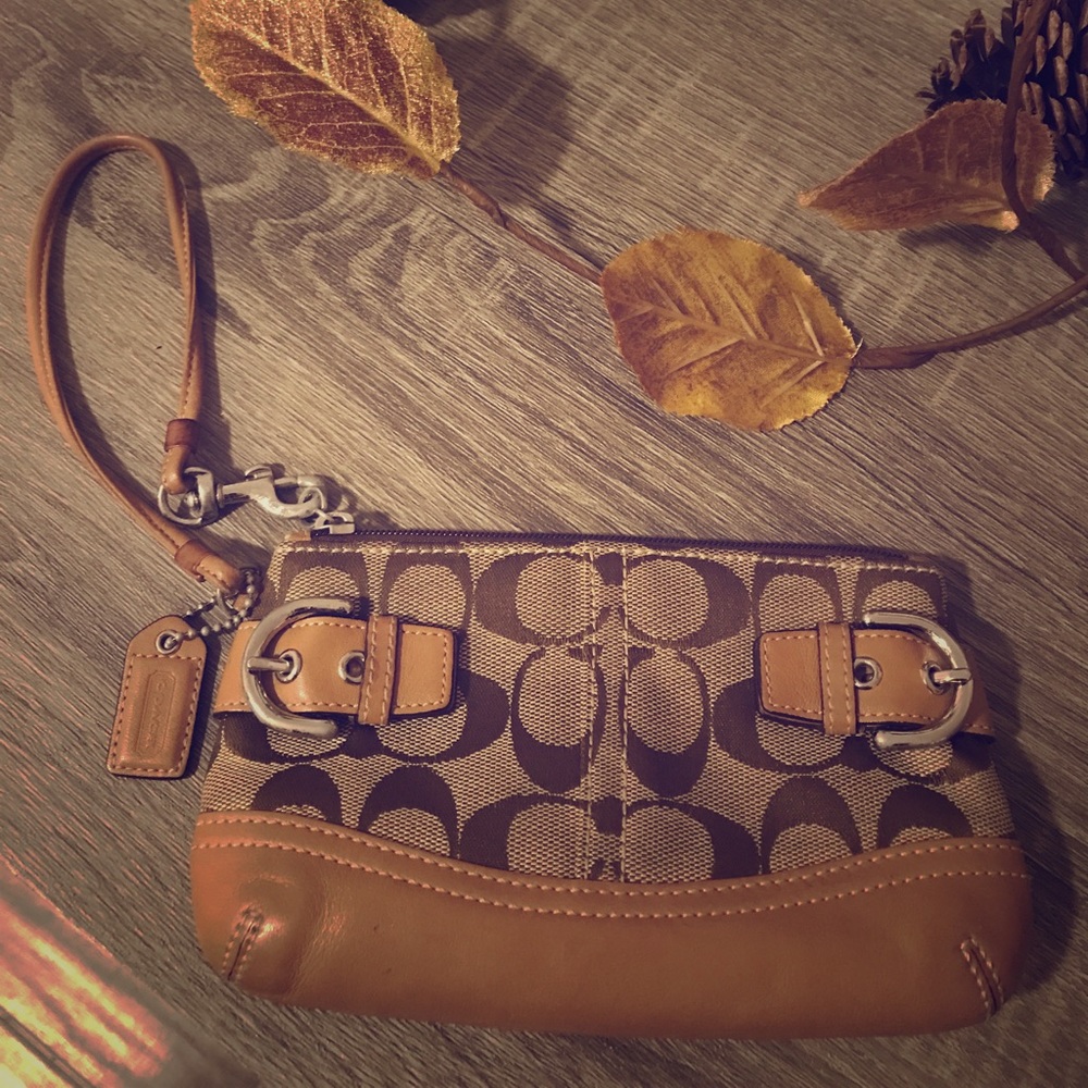 Coach | Signature Print Wristlet | LightBrown |