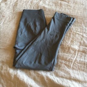 Lululemon gray zone in cropped pants