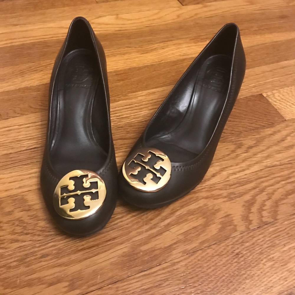 Chocolate Brown Tory Burch size 6 Wedge