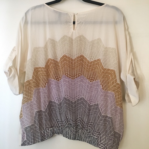 BCBG MaxAzria Beautiful Slouchy Silk Sheer Top M - Picture 3 of 8