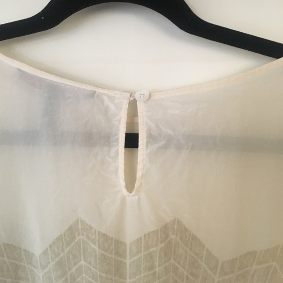 BCBG MaxAzria Beautiful Slouchy Silk Sheer Top M - Picture 4 of 8
