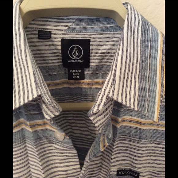 🔴 Boys VOLCOM dress shirt - Picture 2 of 4