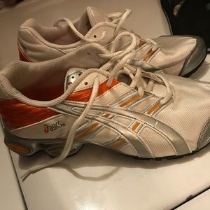 Women’s ASICS size 8 tennis shoe