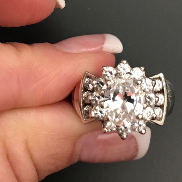 Cubic zirconia ring set in sterling silver.  Sz 7 - Picture 2 of 6