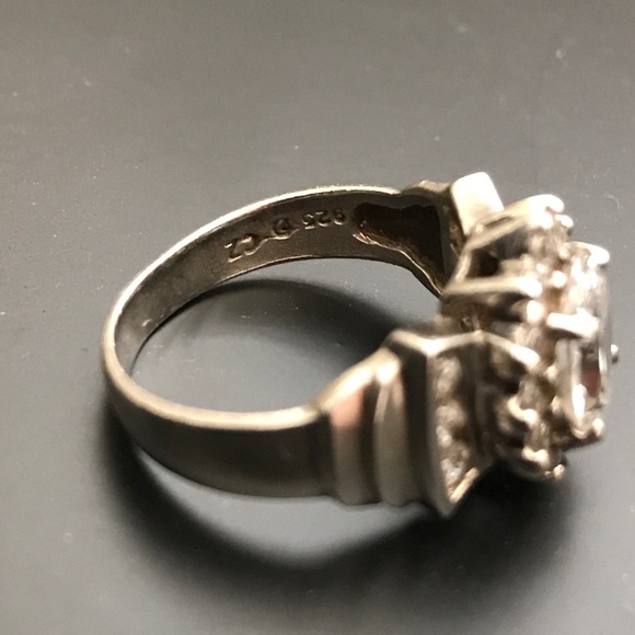 Cubic zirconia ring set in sterling silver.  Sz 7 - Picture 5 of 6
