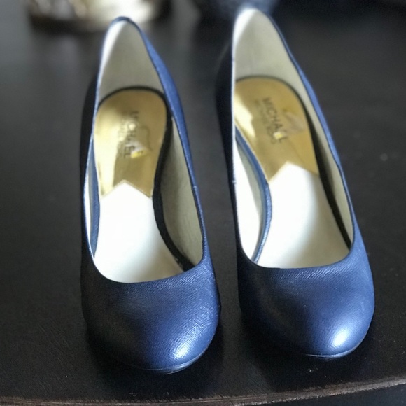 Michael Kors pumps excellent condition - Picture 2 of 3