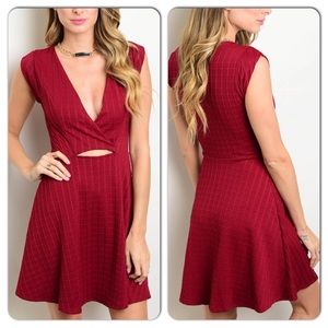 Gorgeous Maroon Short Sleeve V-neck Dress