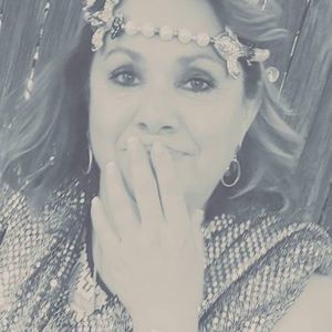 Meet your Posher, Roxanne