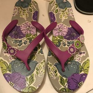 Vera Bradley flip flops size 7-8