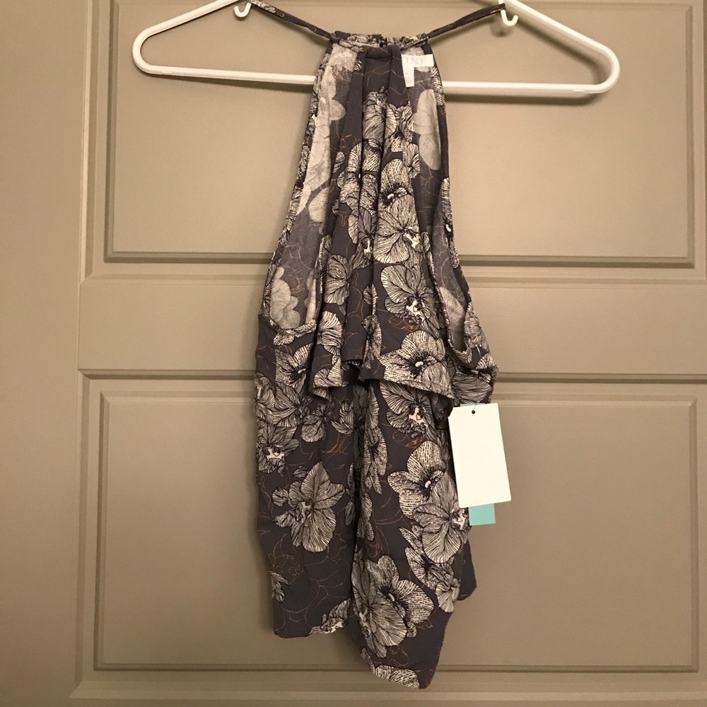 🆕⭐️ Fun Floral Top