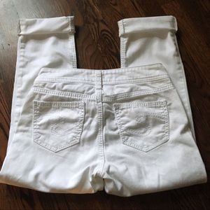 White Silver Jeans Suki Capris sz 26