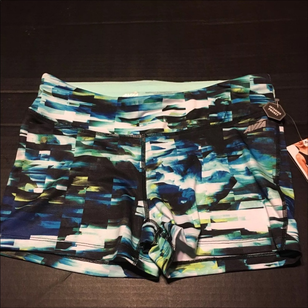 NWT Avia workout shorts compression M