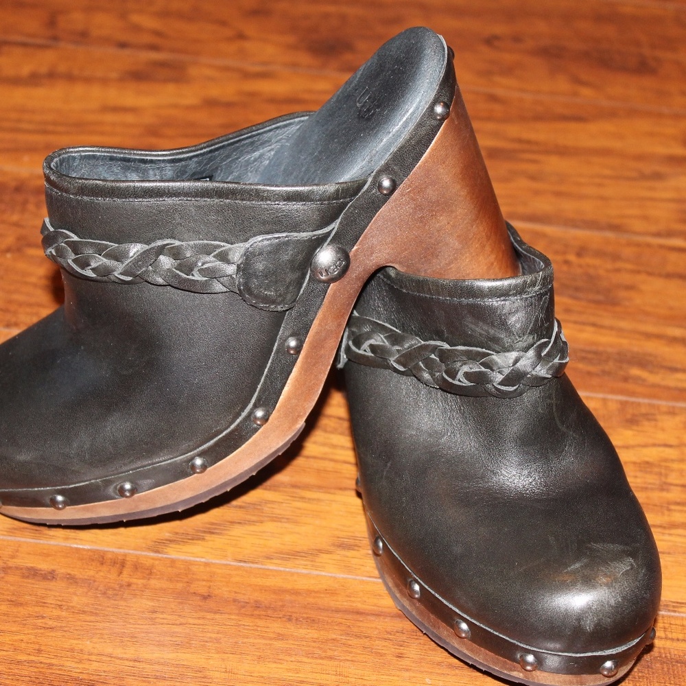 Ugg Leather Kaylee Clogs Wool lined Size 8 Studded