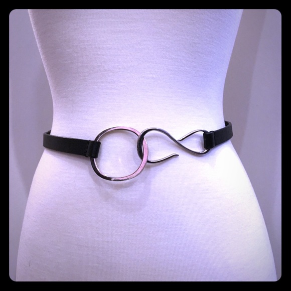 Completely adjustable black belt - Picture 1 of 3