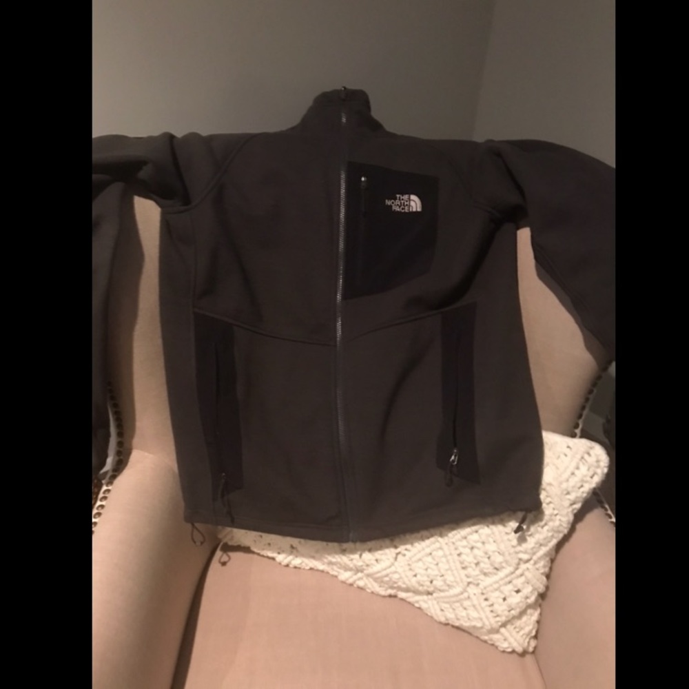 Sold!!  Men’s North Face Fleece!