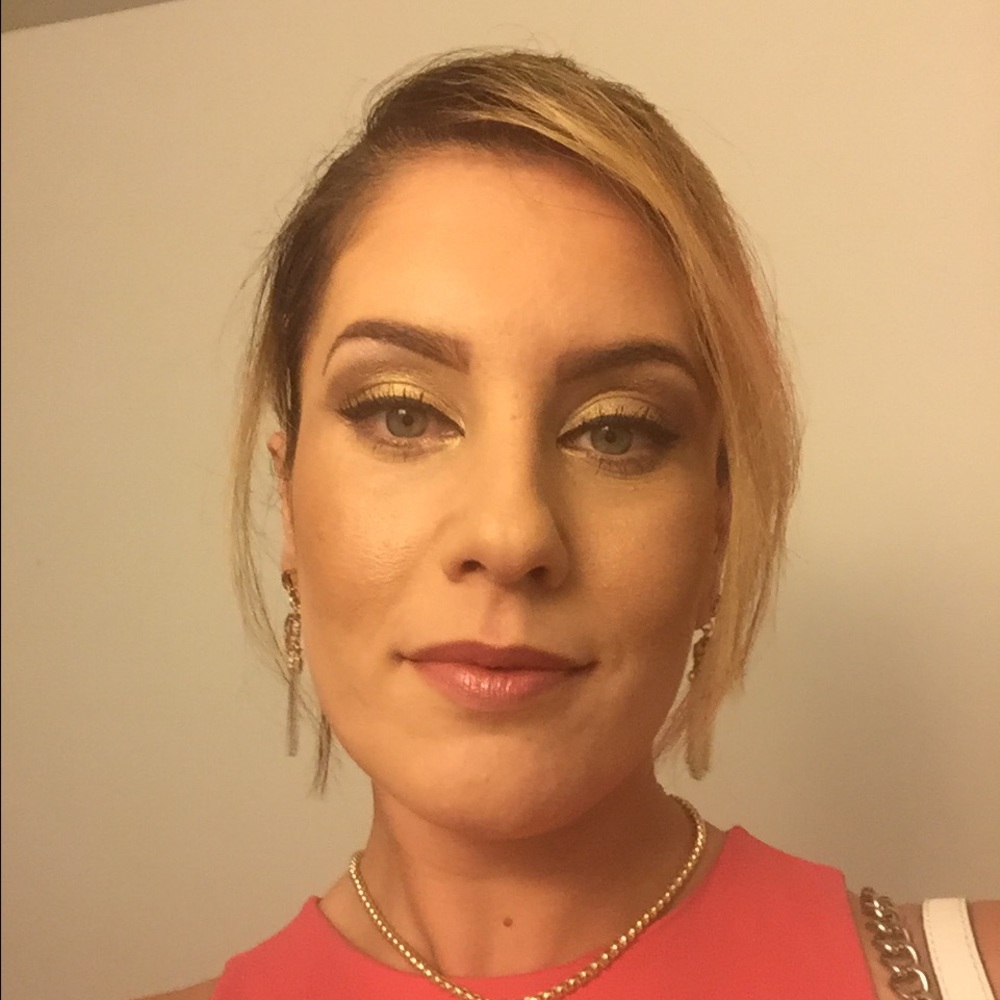 Meet your Posher, Esmeralda