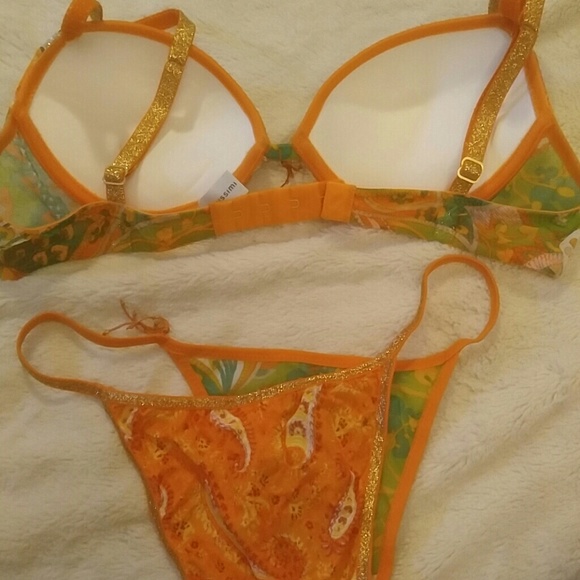 VS Rare Vintage Victorias Secret INTIMISSIMI ITALIAN bra & panty set - Picture 2 of 3