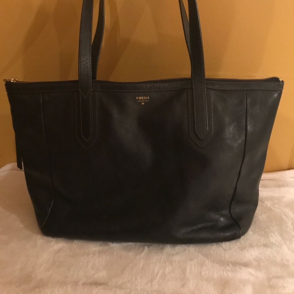 Black leather Fossil purse