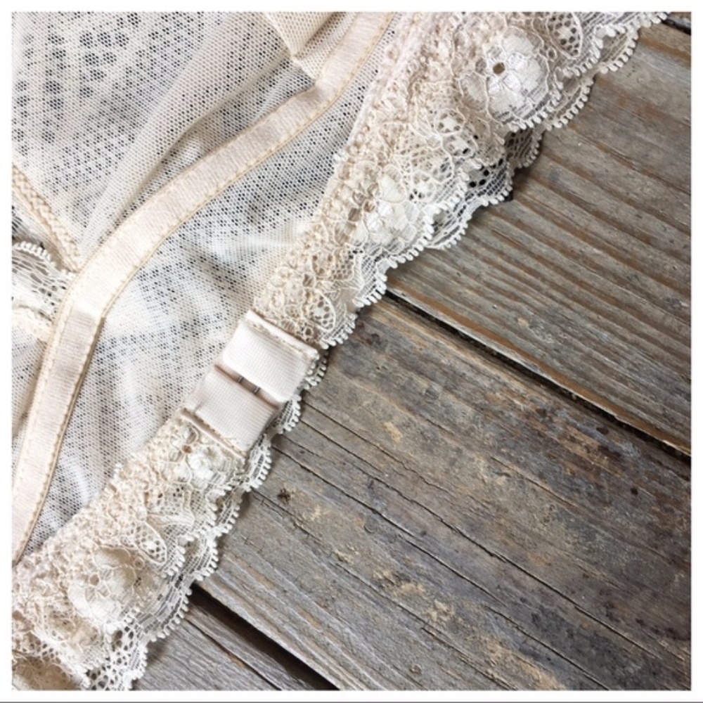 LAST ONE! White Lace Bralette - Picture 4 of 5