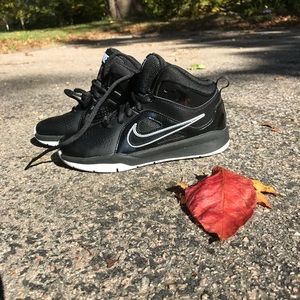 CHECK OUT THIS STEAL Nike Team Hustle 🏀