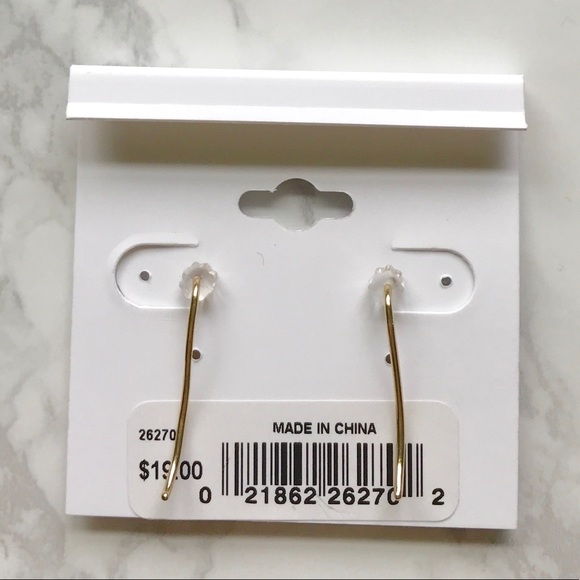 New Guess Earrings - Picture 2 of 2