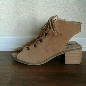 Steve Madden peep toe shootie