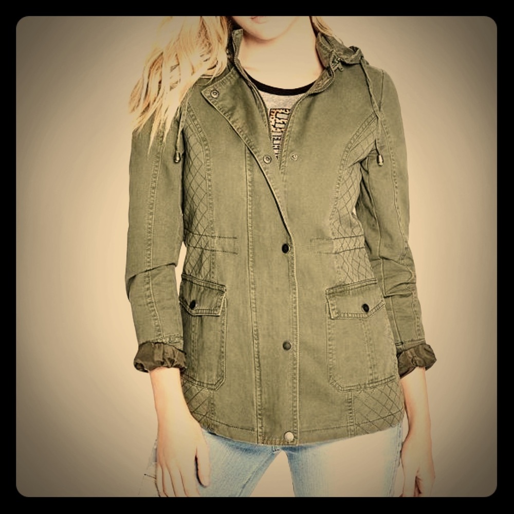 Guess lightweight jacket in excellent condition