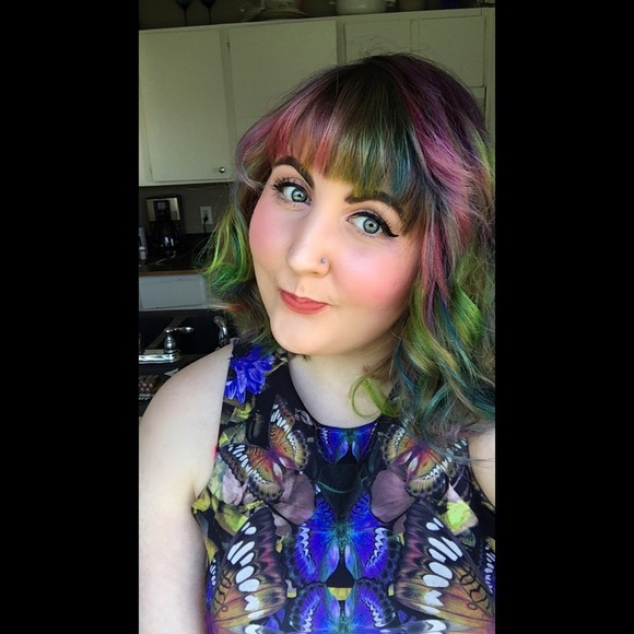 Meet the Posher: Megan 💖✨✨✨ - Picture 5 of 8