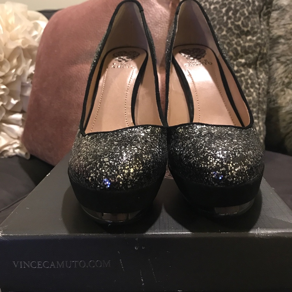 NWT&B Vince Camuto Black Confetti Suede heels