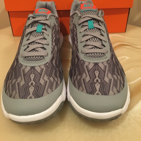 NWT men's NIKE shoes - Picture 3 of 8