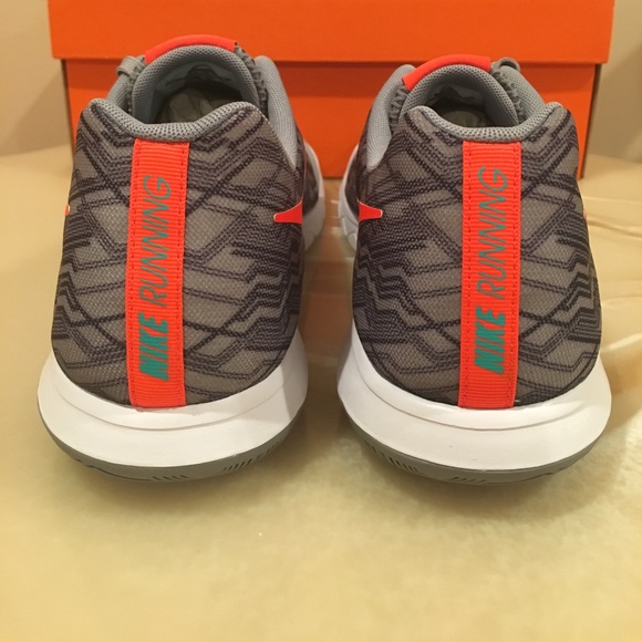 NWT men's NIKE shoes - Picture 4 of 8