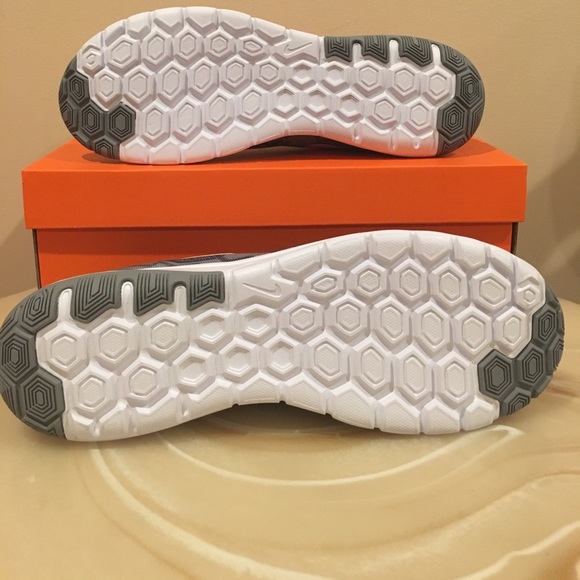 NWT men's NIKE shoes - Picture 5 of 8