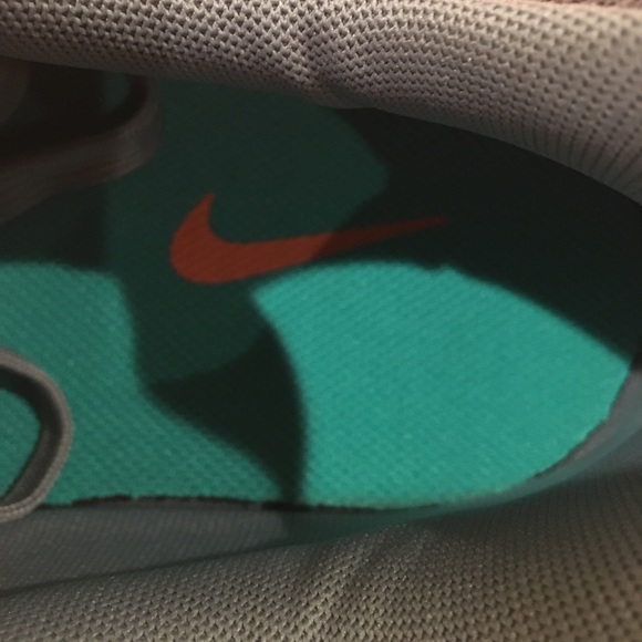 NWT men's NIKE shoes - Picture 7 of 8