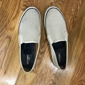 Classic women’s Sperry’s!