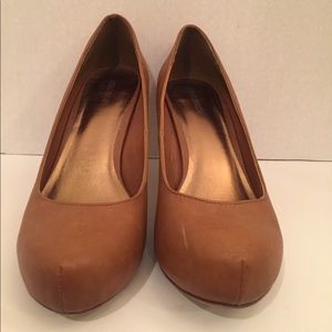 Nine West Cognac Almond Toe Heels