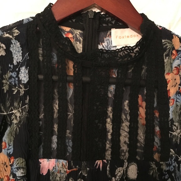 Floral and lace midi dress - Picture 3 of 5