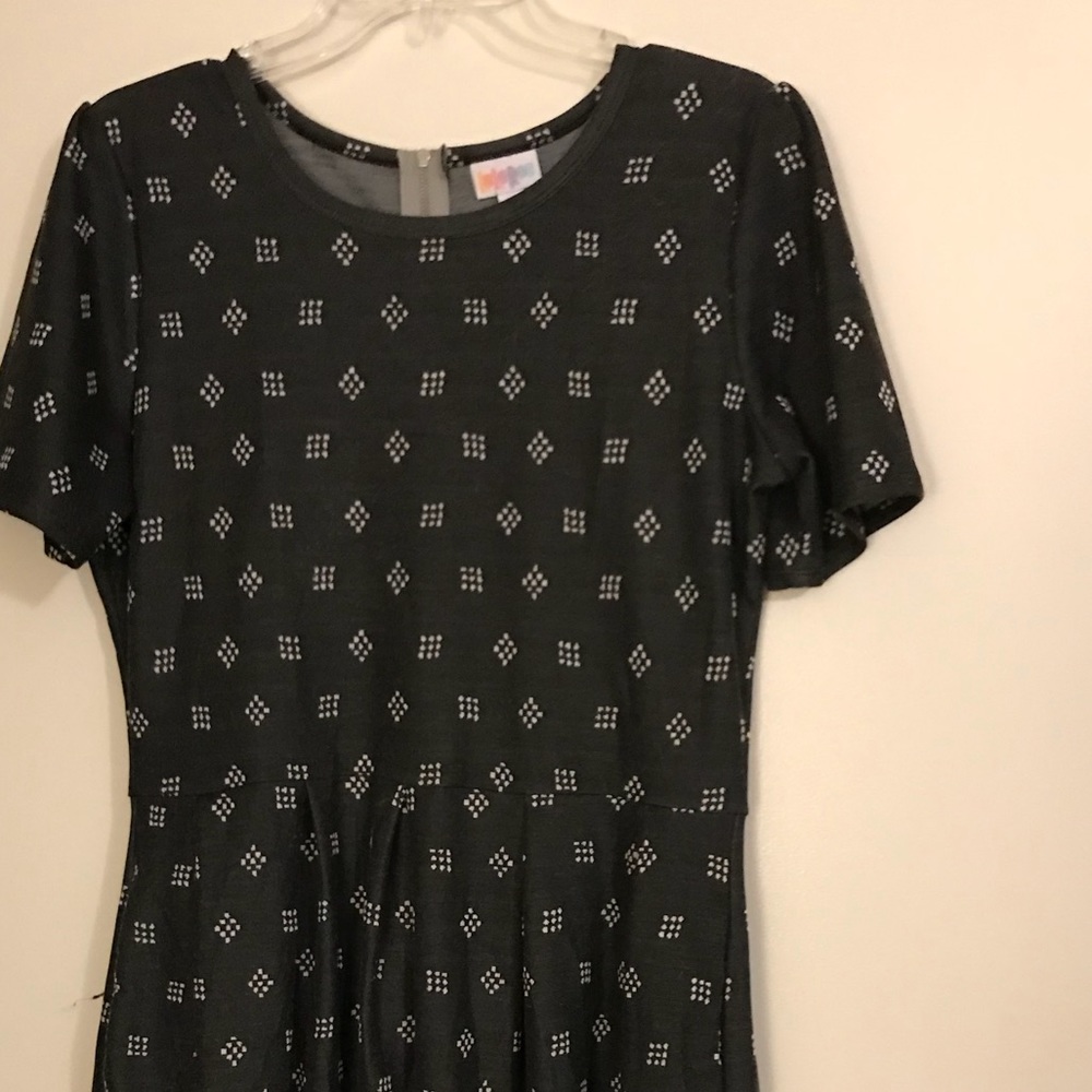 Lularoe black and white Amelia size XL