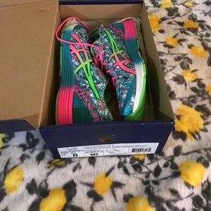 New asics shoes still in box