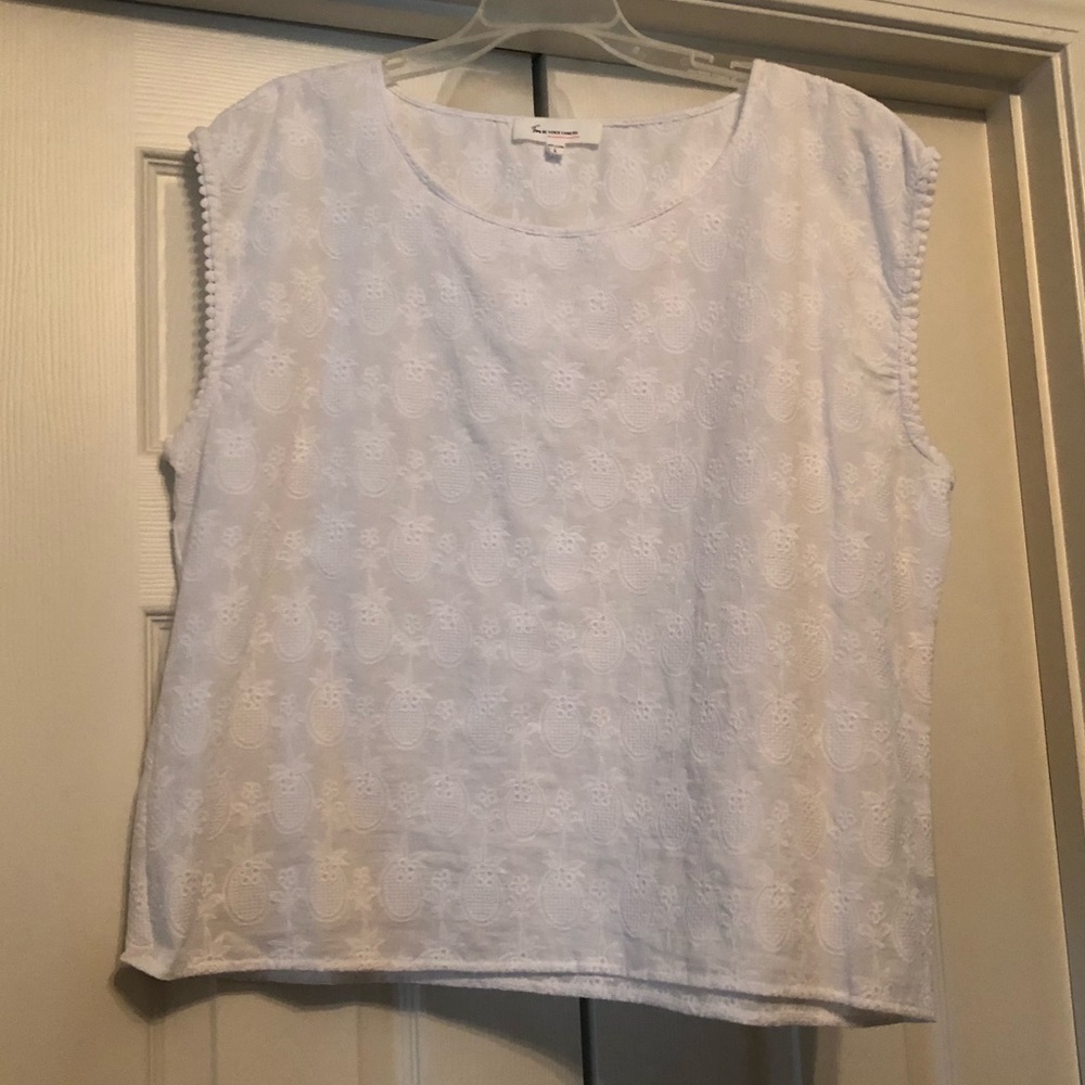 Women’s white top - pineapple print - very pretty