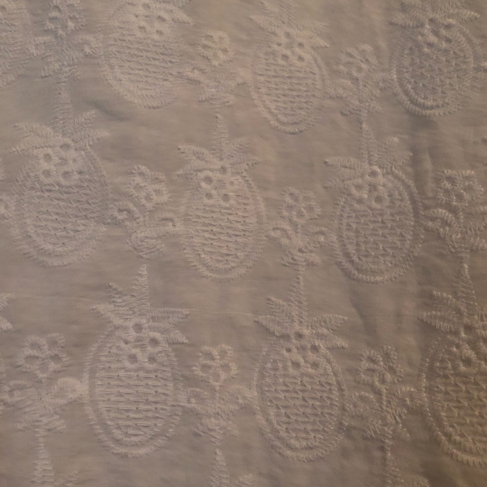 Women’s white top - pineapple print - very pretty - Picture 2 of 4