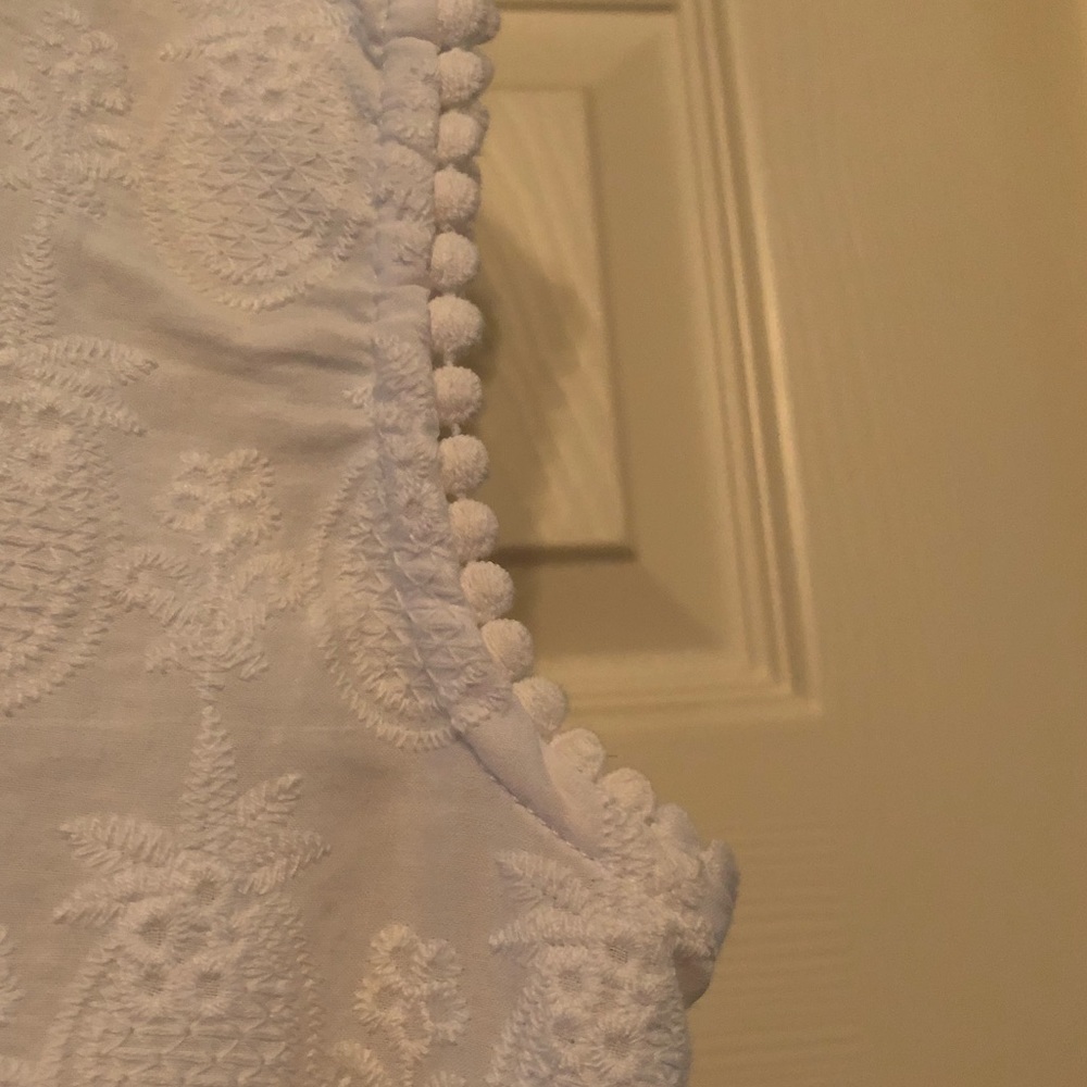 Women’s white top - pineapple print - very pretty - Picture 3 of 4