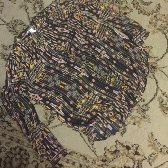 Patterned Buttoned Down Blouse - Picture 4 of 4