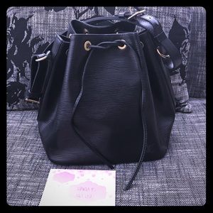 ⛔️SOLD⛔️Louis Vuitton Petite Noe Epi Noir