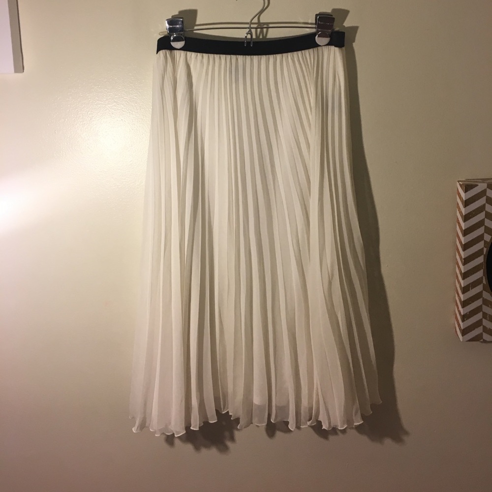 Worthington White Pleated Skirt Size M