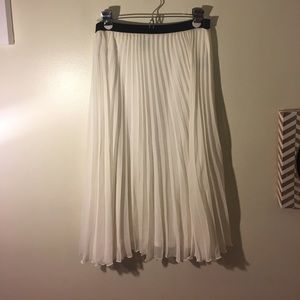 Worthington White Pleated Skirt Size M
